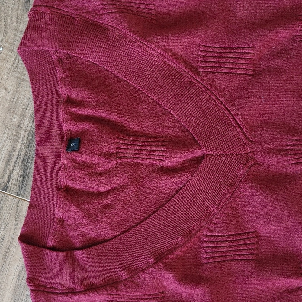 NWT Burgundy v-neck sweater - Picture 4 of 6